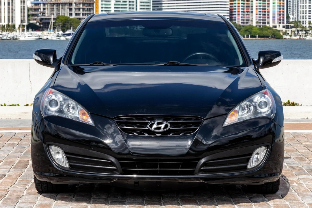 2011 Hyundai Genesis Coupe - Image 2 of 31