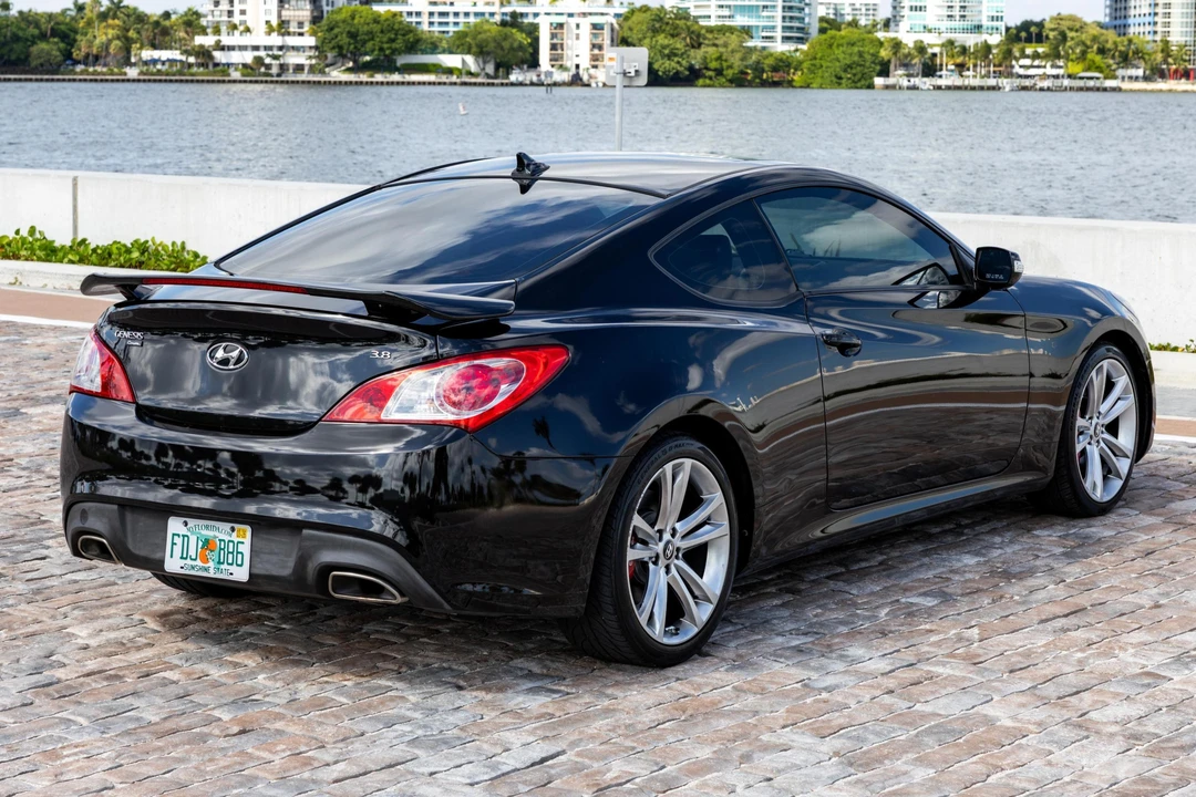 2011 Hyundai Genesis Coupe - Image 4 of 31