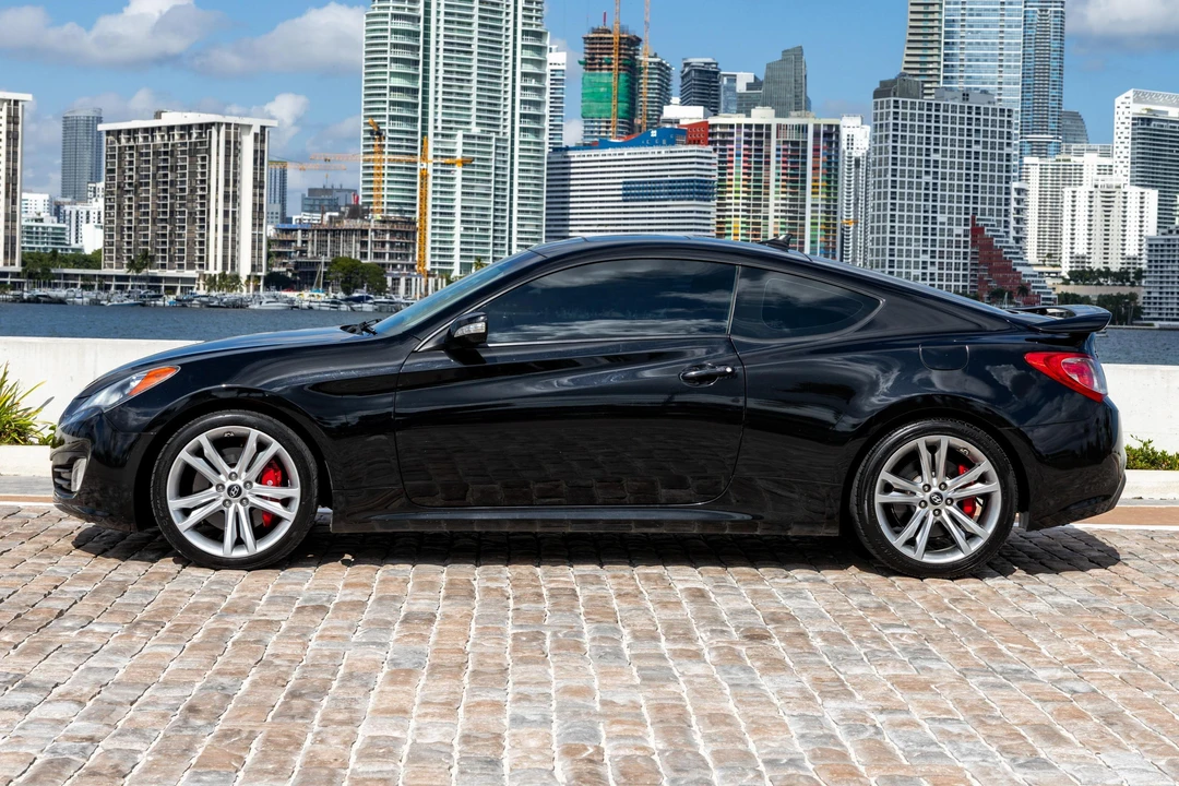 2011 Hyundai Genesis Coupe - Image 3 of 31