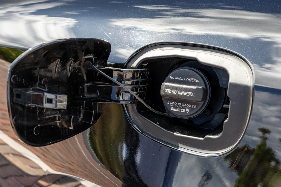 2011 Hyundai Genesis Coupe - Image 25 of 31