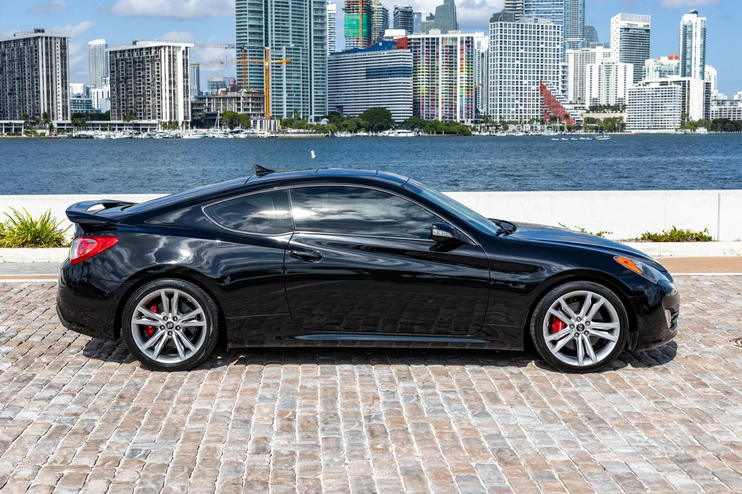 2011 Hyundai Genesis Coupe - Image 12 of 31