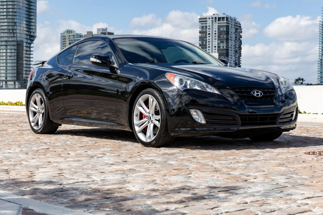 2011 Hyundai Genesis Coupe - Image 13 of 31