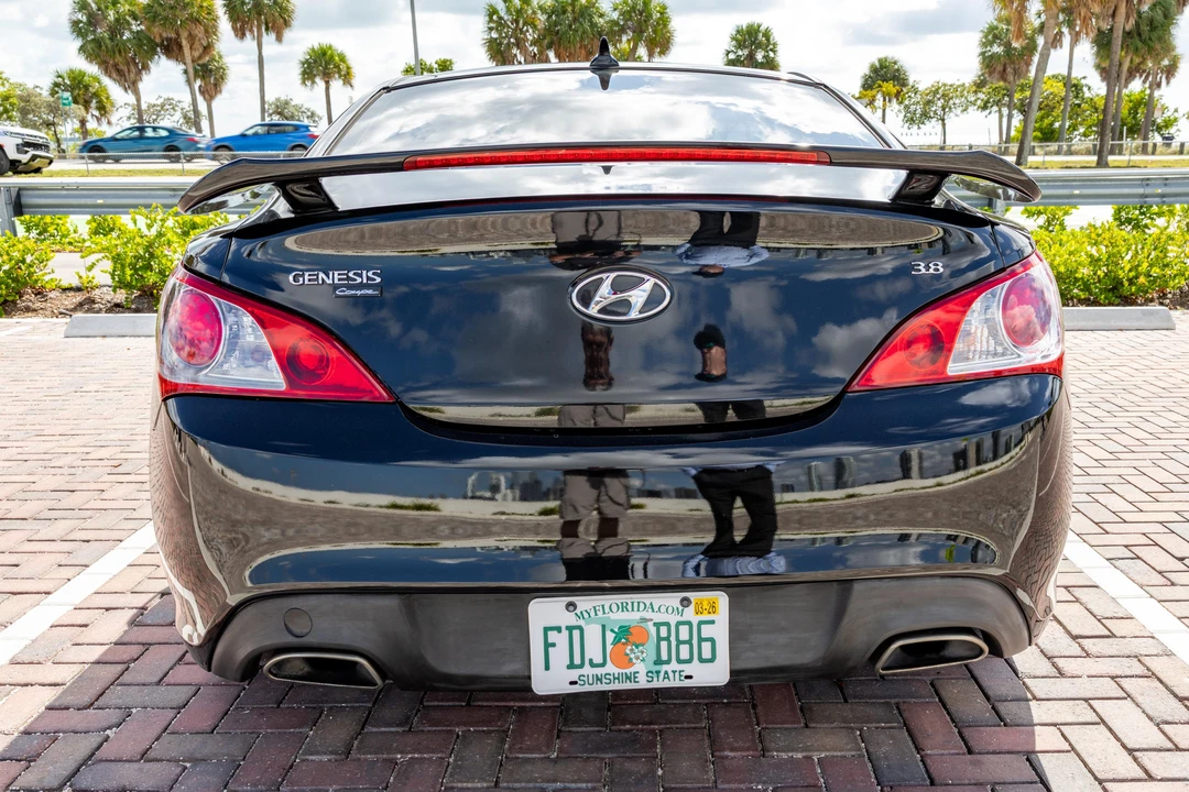 2011 Hyundai Genesis Coupe - Image 10 of 31