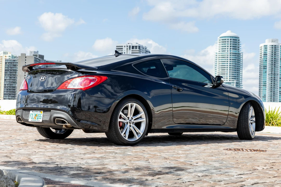 2011 Hyundai Genesis Coupe - Image 11 of 31