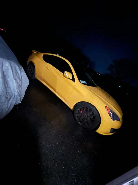 2011 Hyundai Genesis Coupe - Image 2 of 10