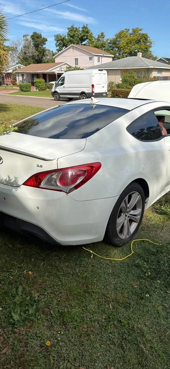 2011 Hyundai Genesis Coupe - Image 4 of 5