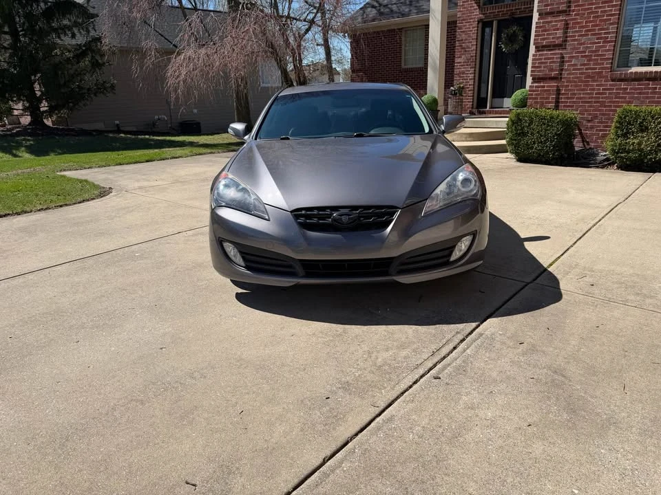 2011 Hyundai Genesis Coupe - Image 2 of 10