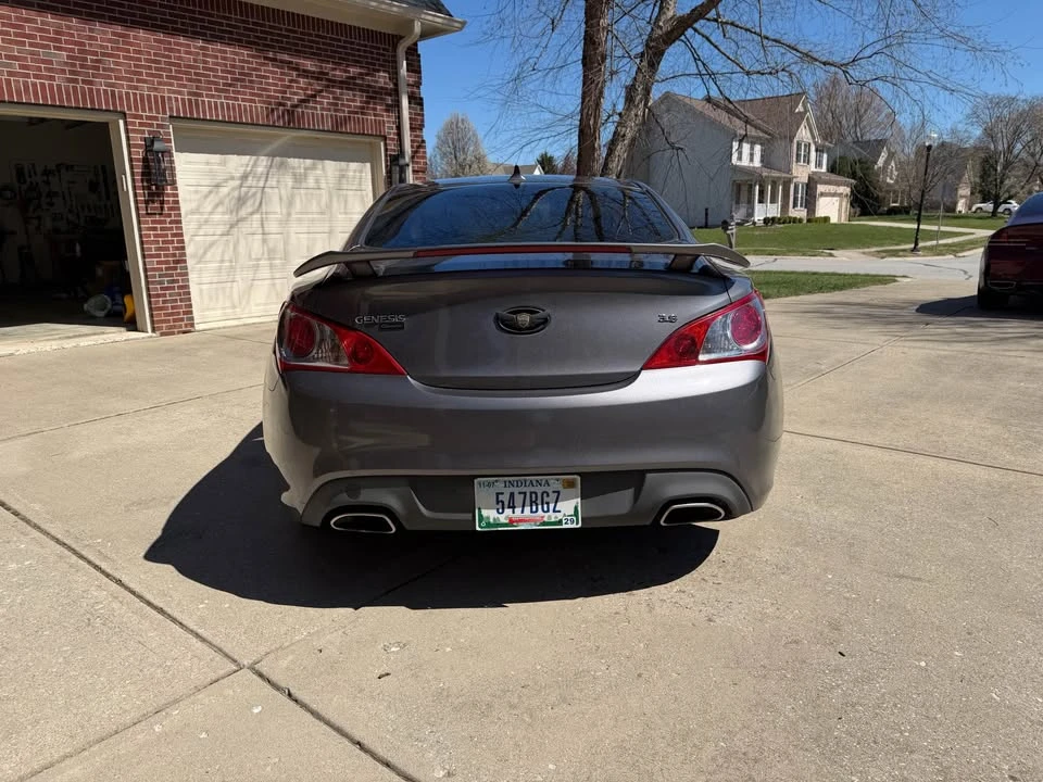 2011 Hyundai Genesis Coupe - Image 5 of 10