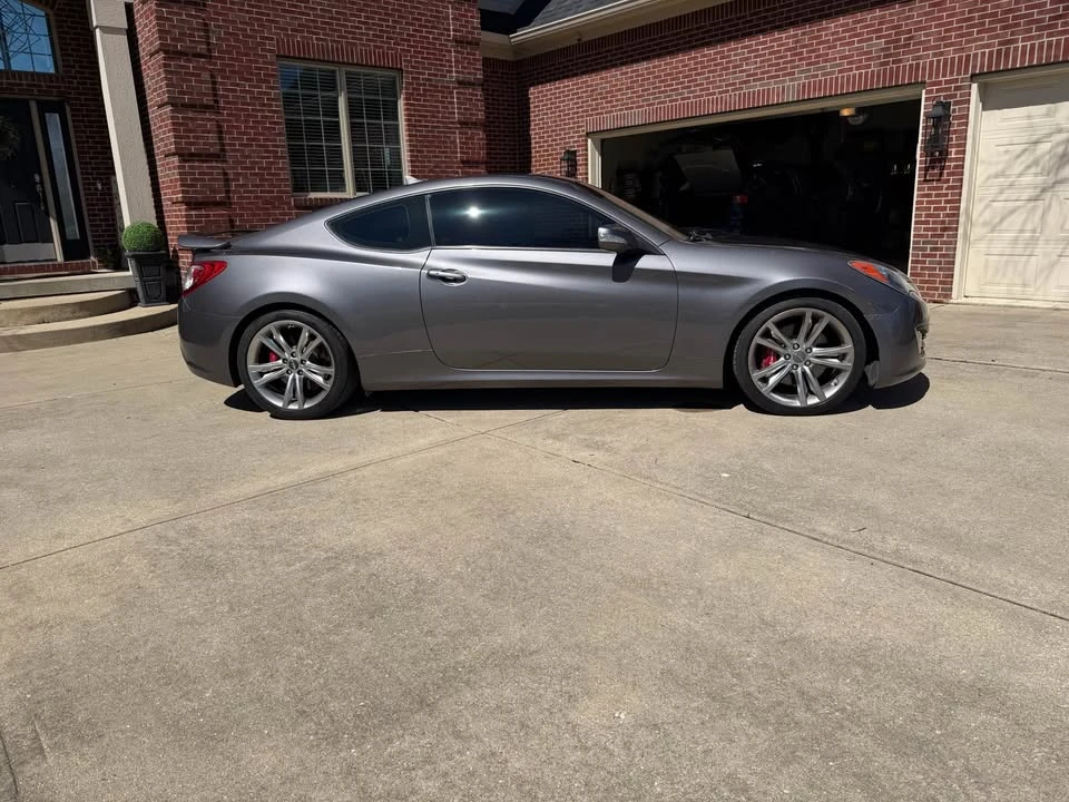 2011 Hyundai Genesis Coupe - Image 4 of 10
