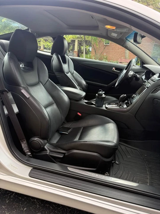 2011 Hyundai Genesis Coupe - Image 14 of 17