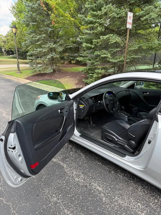2011 Hyundai Genesis Coupe - Image 9 of 17