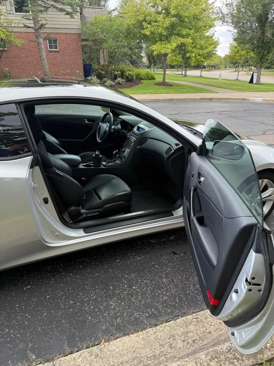 2011 Hyundai Genesis Coupe - Image 13 of 17