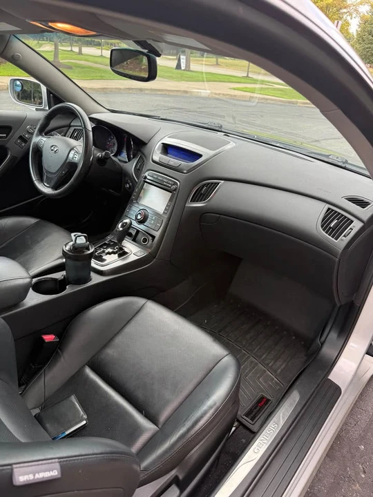 2011 Hyundai Genesis Coupe - Image 15 of 17
