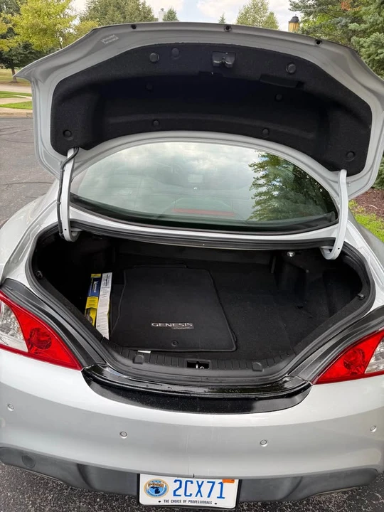 2011 Hyundai Genesis Coupe - Image 8 of 17