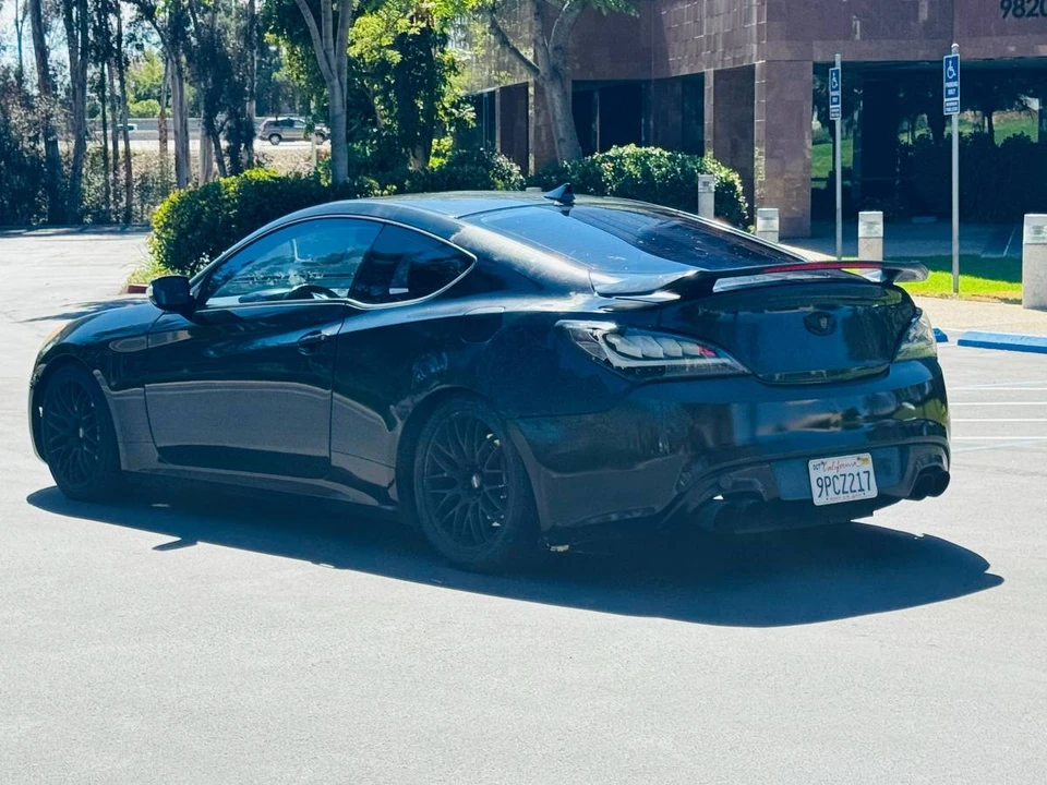 2011 Hyundai Genesis Coupe - Image 5 of 8
