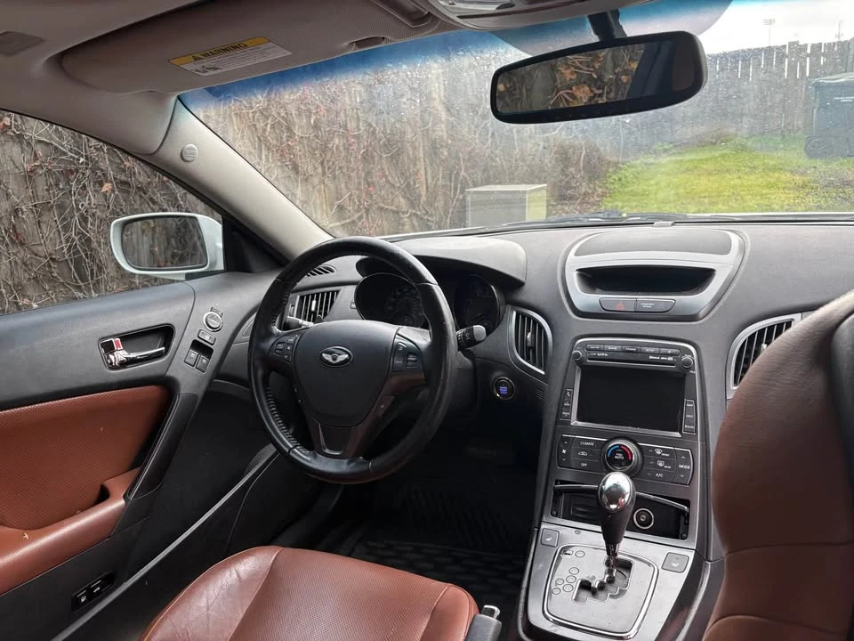 2011 Hyundai Genesis Coupe - Image 14 of 15