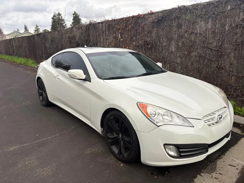 2011 Hyundai Genesis Coupe - Image 3 of 15