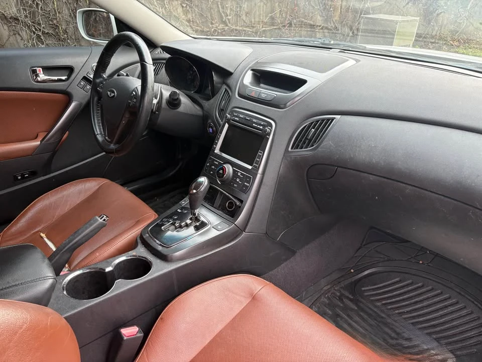 2011 Hyundai Genesis Coupe - Image 11 of 15