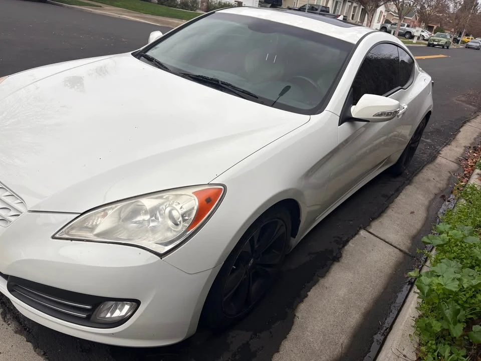 2011 Hyundai Genesis Coupe - Image 9 of 15