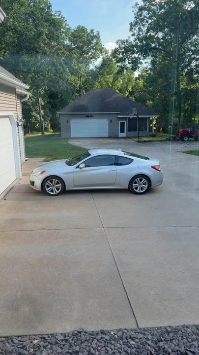 2011 Hyundai Genesis Coupe - Image 4 of 6