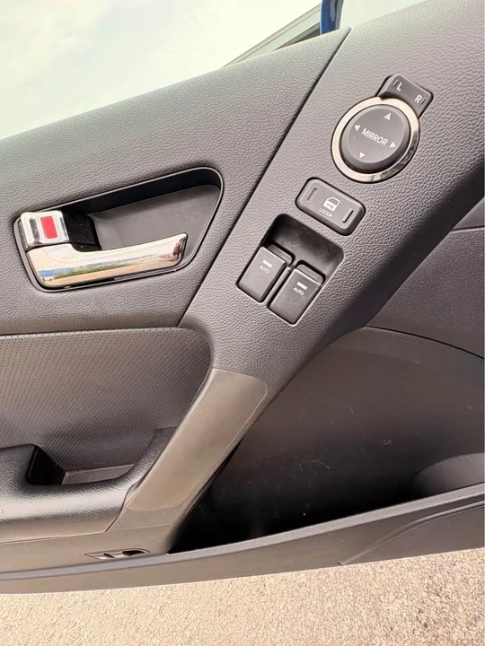 2011 Hyundai Genesis Coupe - Image 14 of 15