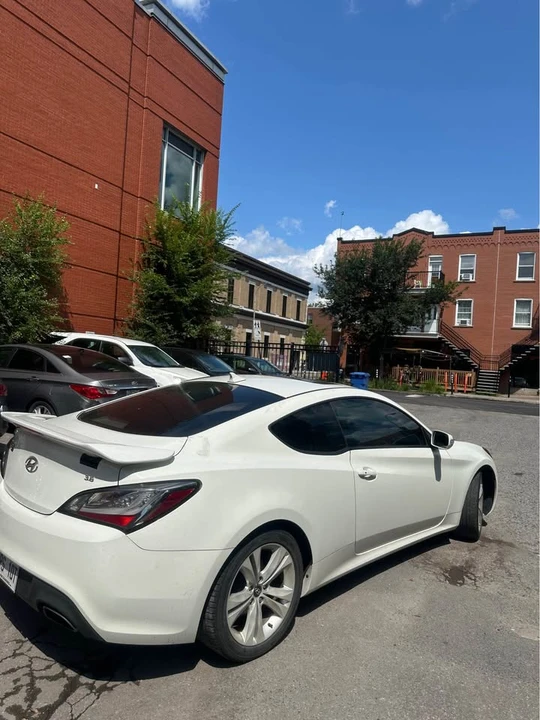 2011 Hyundai Genesis Coupe - Image 10 of 11