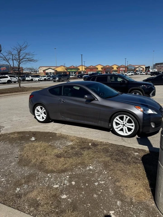 2011 Hyundai Genesis Coupe - Image 10 of 17