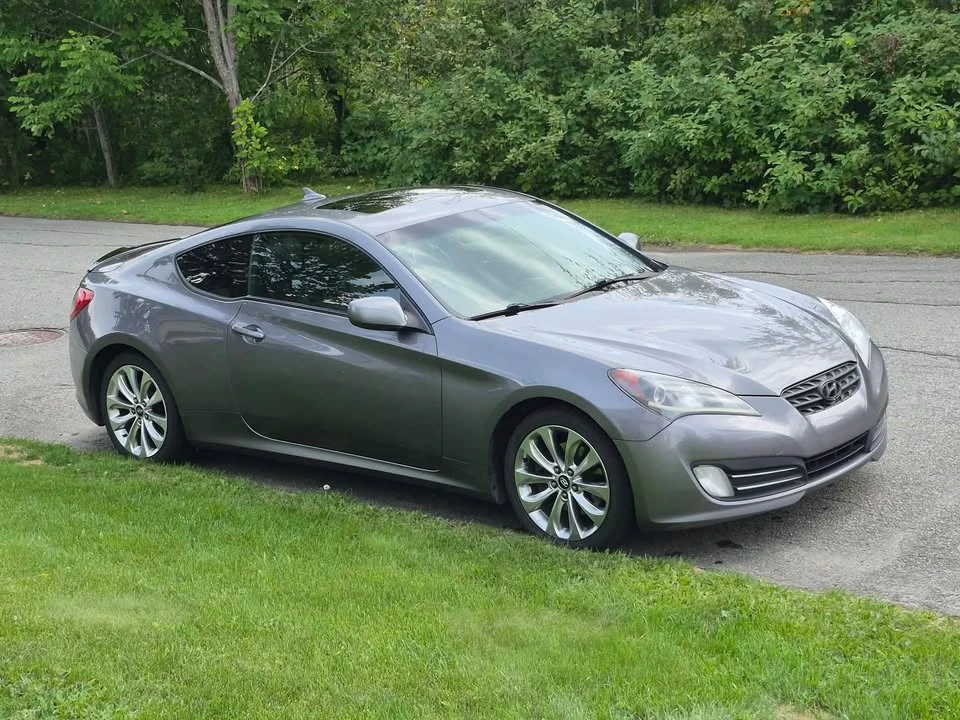 2011 Hyundai Genesis Coupe - Image 9 of 11