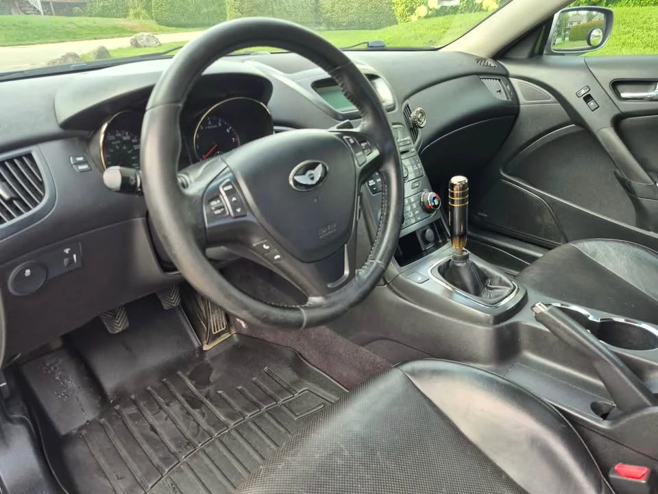 2011 Hyundai Genesis Coupe - Image 10 of 11