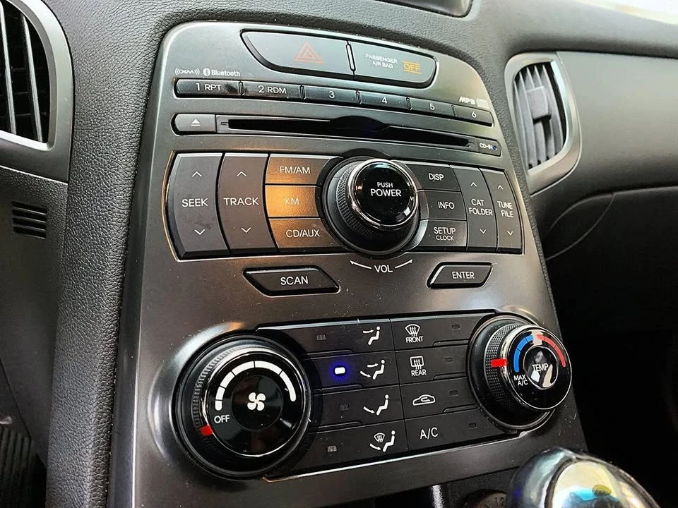 2011 Hyundai Genesis Coupe - Image 16 of 17
