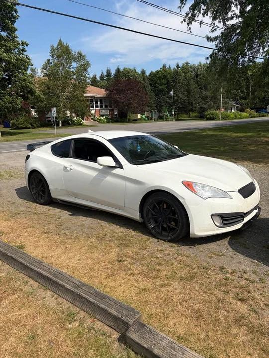 2011 Hyundai Genesis Coupe - Image 2 of 4