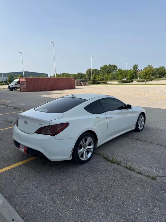 2011 Hyundai Genesis Coupe - Image 4 of 12