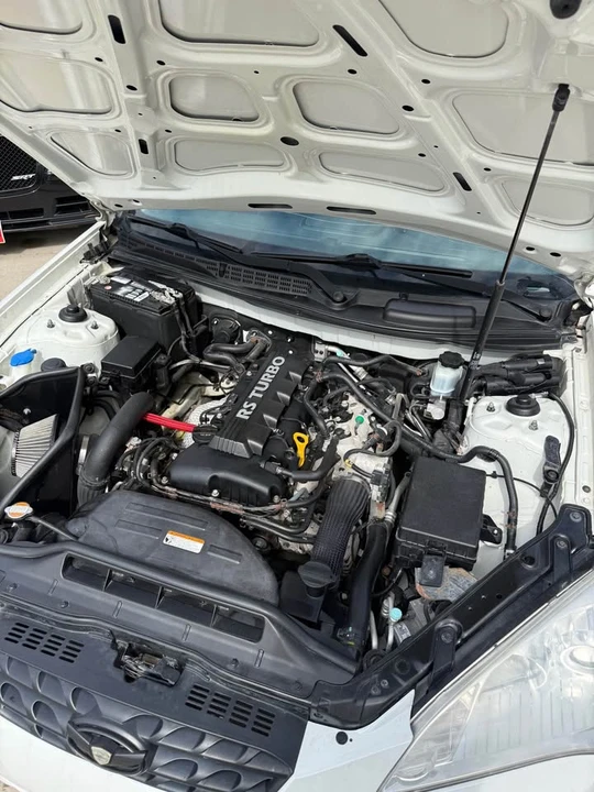 2011 Hyundai Genesis Coupe - Image 11 of 12