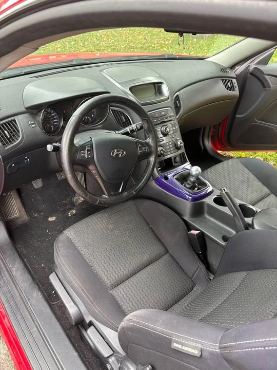 2011 Hyundai Genesis Coupe - Image 6 of 12