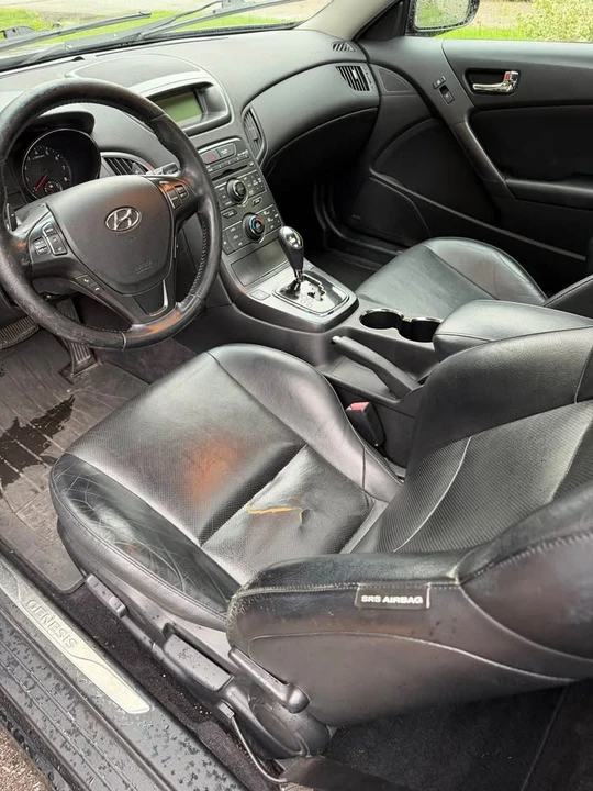 2011 Hyundai Genesis Coupe - Image 7 of 8