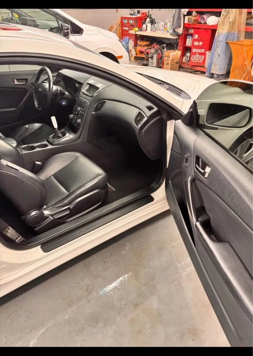 2011 Hyundai Genesis Coupe - Image 7 of 11