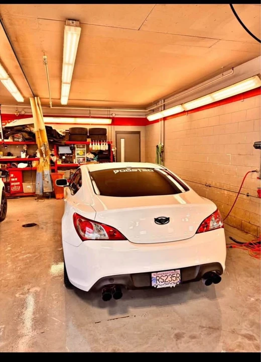 2011 Hyundai Genesis Coupe - Image 2 of 11