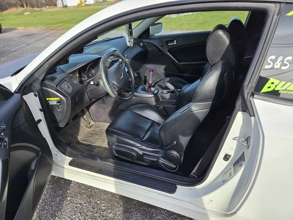 2011 Hyundai Genesis Coupe - Image 8 of 10