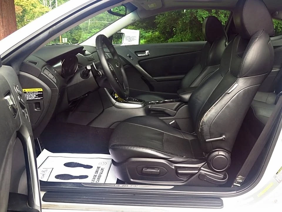 2011 Hyundai Genesis Coupe - Image 11 of 20