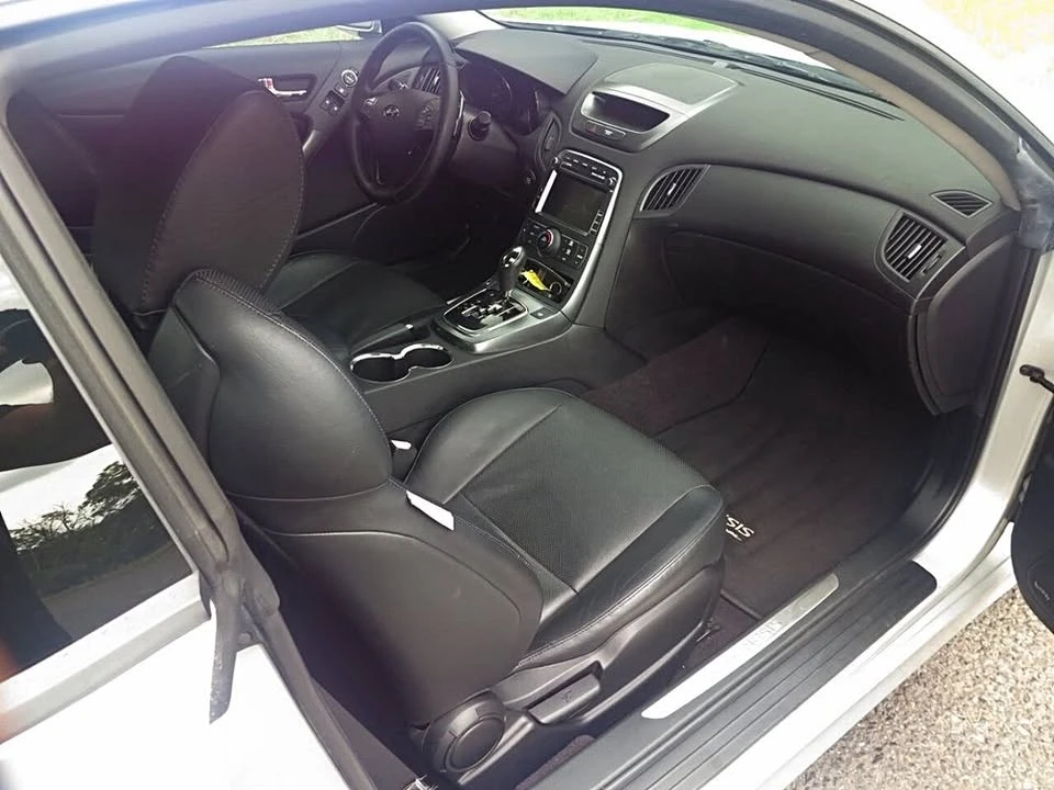2011 Hyundai Genesis Coupe - Image 14 of 20