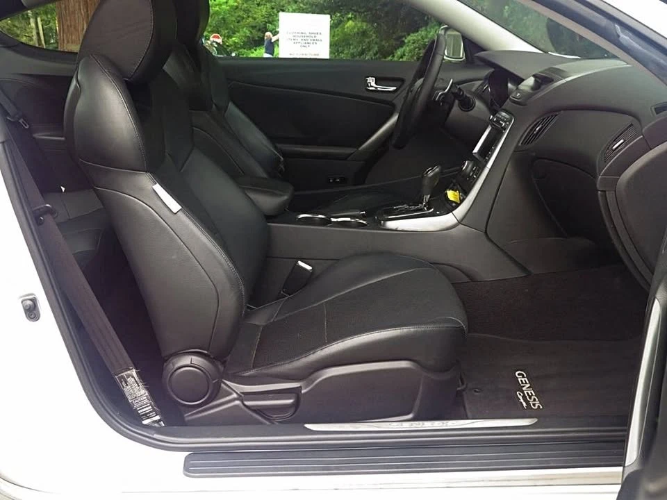2011 Hyundai Genesis Coupe - Image 13 of 20