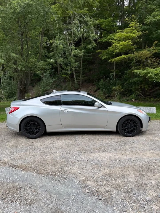2011 Hyundai Genesis Coupe - Image 2 of 7