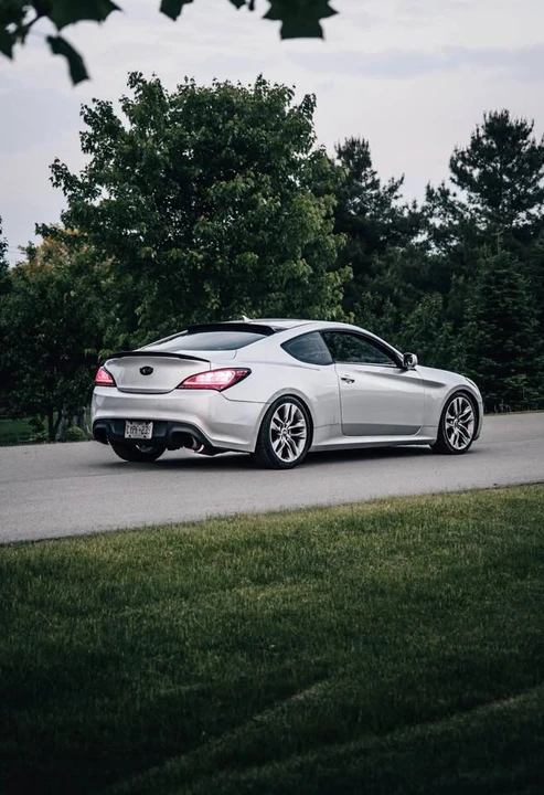 2011 Hyundai Genesis Coupe - Image 4 of 8