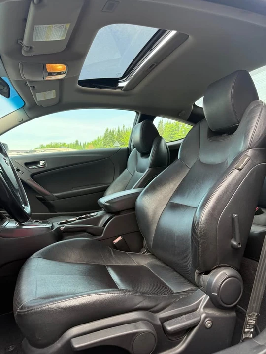 2011 Hyundai Genesis Coupe - Image 8 of 11