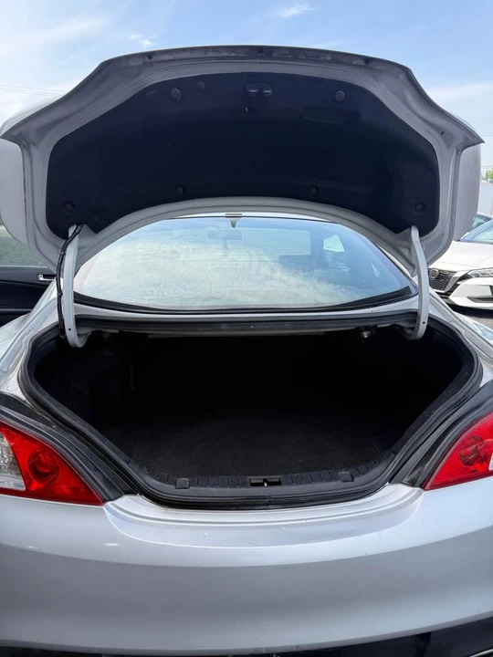 2011 Hyundai Genesis Coupe - Image 10 of 11