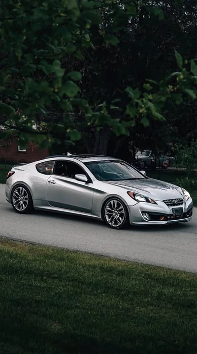 2011 Hyundai Genesis Coupe - Image 2 of 8