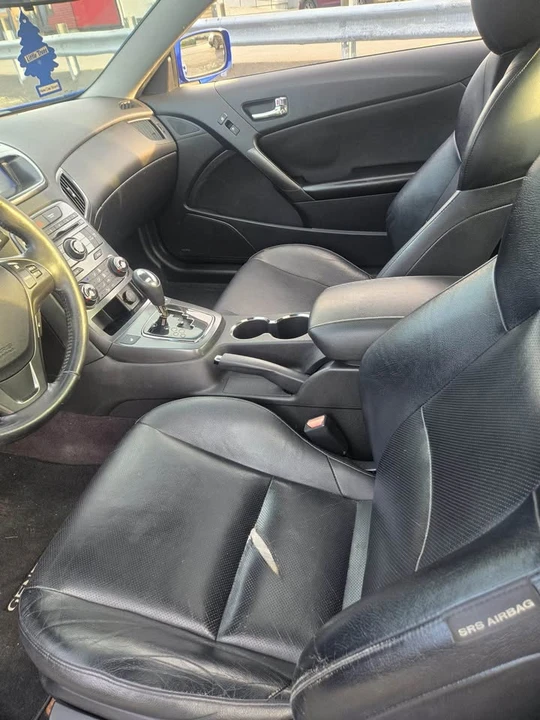 2011 Hyundai Genesis Coupe - Image 7 of 10