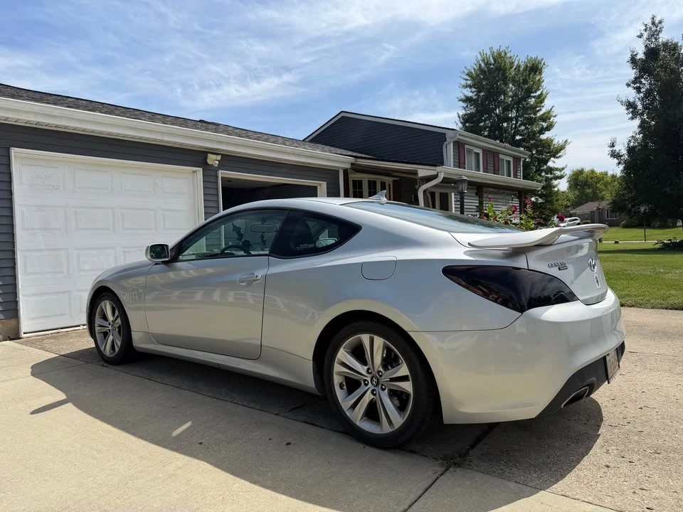 2011 Hyundai Genesis Coupe - Image 6 of 12