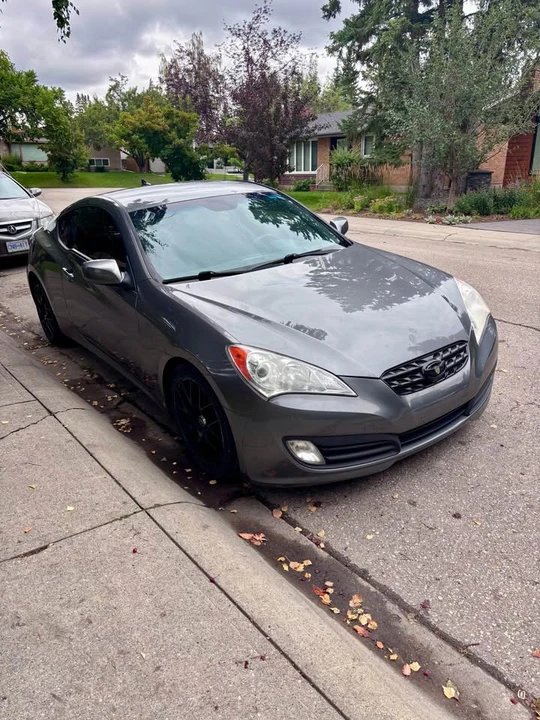 2011 Hyundai Genesis Coupe - Image 2 of 8