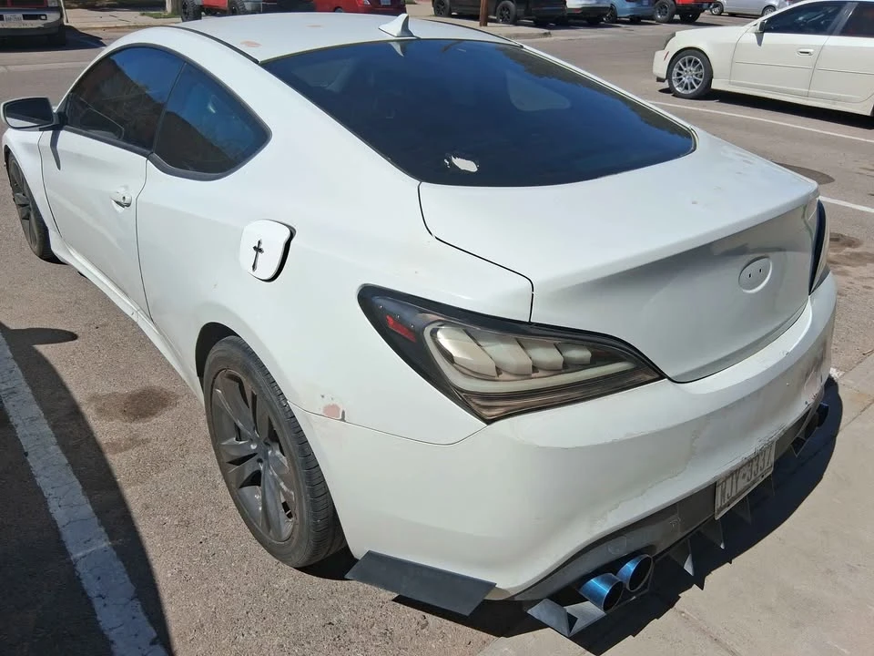 2011 Hyundai Genesis Coupe - Image 4 of 5